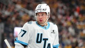 Los Bruins impactan a Colossal F JJ Peterka por 2 rondas de primera ronda