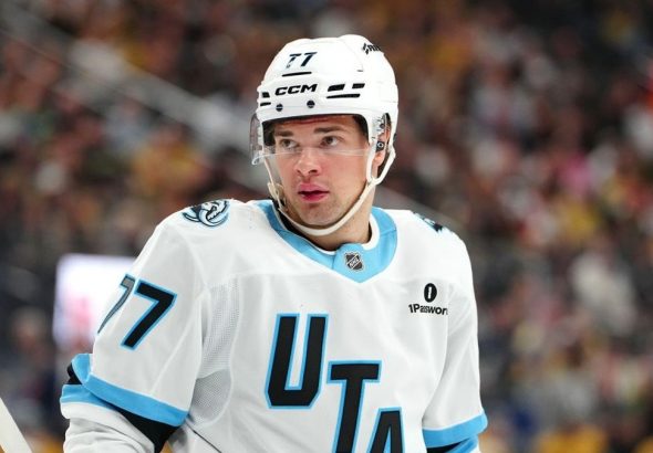 Los Bruins impactan a Colossal F JJ Peterka por 2 rondas de primera ronda