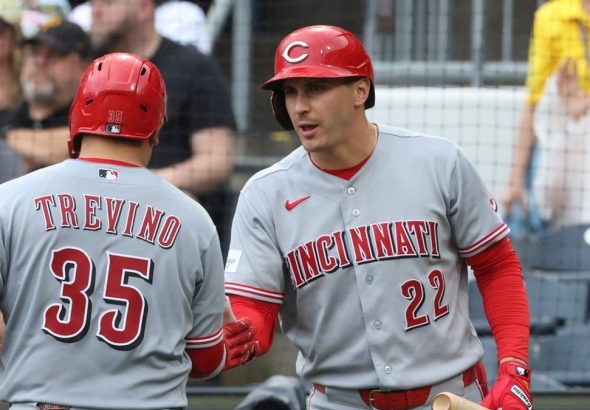 Eugenio Suárez rescata a Rojos ante Piratas con tiro de 3 rayos