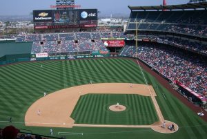 El Tall Slam de Josh Lowe impulsa a los Angelinos a vencer 4-1 al Athletic