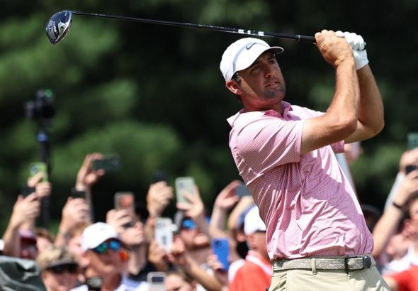 Scottie Scheffler y Viktor Hovland se encaminan a los playoffs del lunes ante Vacationers