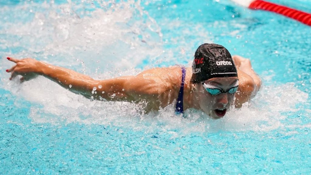 Gretchen Walsh encabeza la historia mundial de su socia de entrenadores Kate Douglass