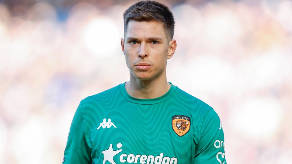 Ivor Pandur: los Rangers etiquetan al portero croata de Hull City con Jack Butland cerca de unirse a los Tigres