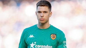 Ivor Pandur: los Rangers etiquetan al portero croata de Hull City con Jack Butland cerca de unirse a los Tigres
