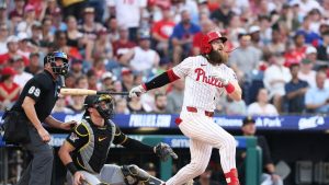 Trea Turner jonronea una vez más mientras los Filis enfrentan a Paul Skenes y Piratas