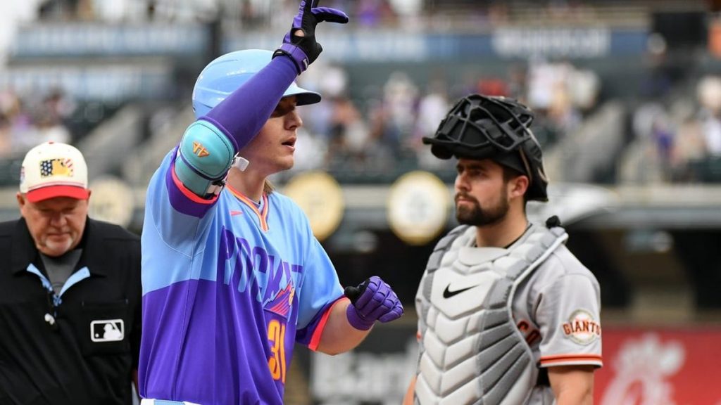 Jake McCarthy conecta jonrón inicial y slam mientras los Rockies derrotan a los Gigantes