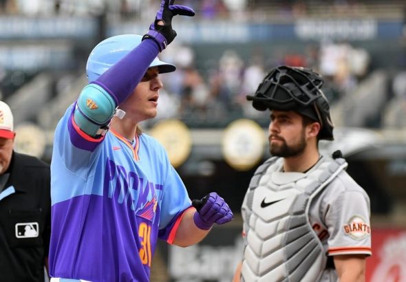 Jake McCarthy conecta jonrón inicial y slam mientras los Rockies derrotan a los Gigantes