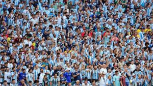 El público pro-Argentina ayuda a impulsar una dramática victoria sobre Cabo Verde