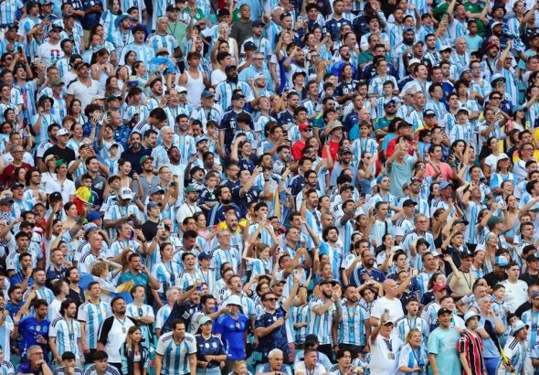 El público pro-Argentina ayuda a impulsar una dramática victoria sobre Cabo Verde