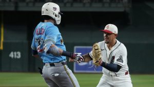 Adrián Del Castillo pega jonrón de tres movimientos para impulsar a los Diamondbacks a superar a los Cerveceros