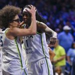 Olivia Miles y Natasha Howard graban a Lynx en una situación de 2 juegos con Solar
