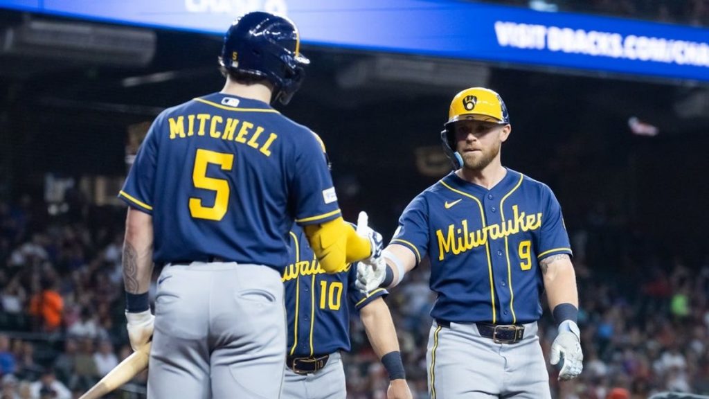 Jake Bauers y los Cerveceros logran una victoria en serie sobre los D-backs