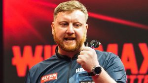 Campeonato de jugadores 23: Cameron Menzies se recupera para representar el título después del drama del Campeonato Mundial de Dardos
