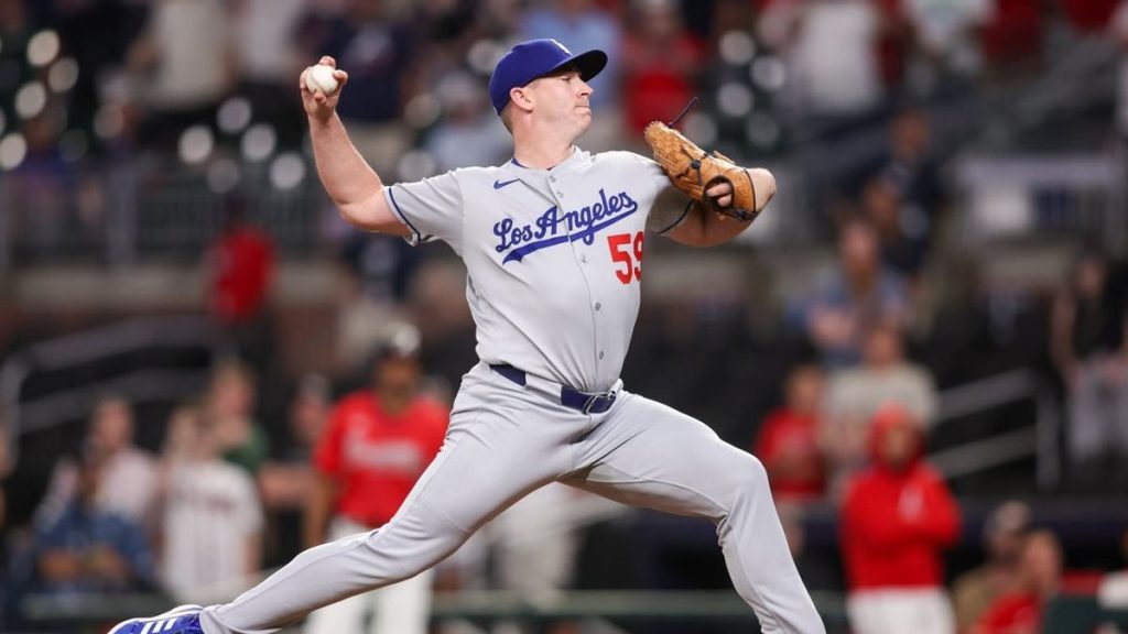 Los Dodgers activaron a Evan Phillips y agregaron a Carlos Durán para reforzar el equipo de lanzadores