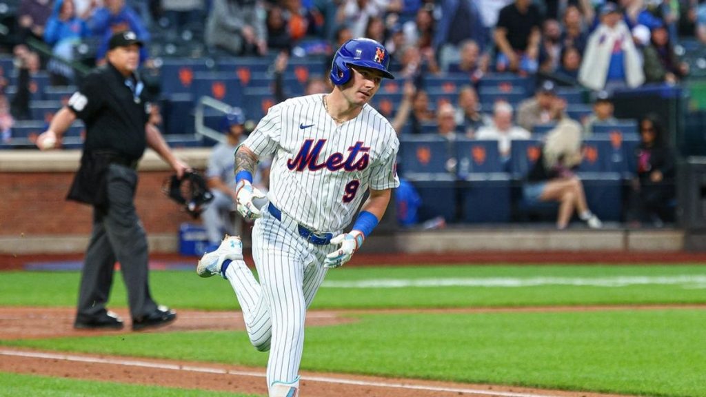 Tyler Tolbert empata impresionante con hits consecutivos mientras los Reales superan a los Mets
