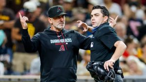 El manager de los D-backs, Torey Lovullo, expulsado por discutir una decisión negativa