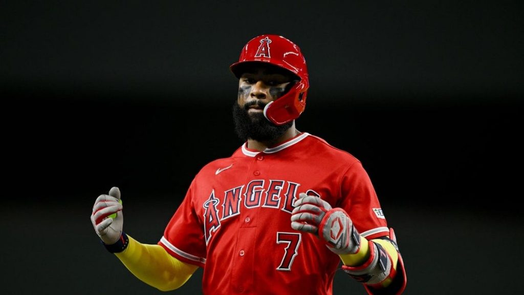 Los Angelinos ponen fin a una racha de siete juegos con un arrebato ofensivo contra los Rangers