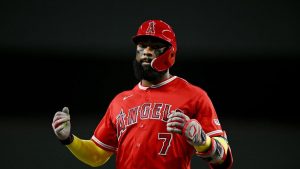 Los Angelinos ponen fin a una racha de siete juegos con un arrebato ofensivo contra los Rangers