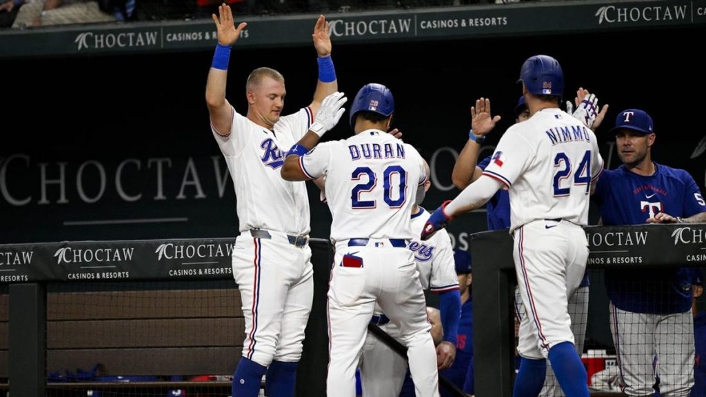 Los Rangers pierden la ventaja pero se adelantan a los Angelinos para cruzar a la cima del Oeste de la Liga Americana