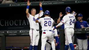 Los Rangers pierden la ventaja pero se adelantan a los Angelinos para cruzar a la cima del Oeste de la Liga Americana