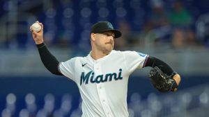 Janson Junk regresa para ayudar a los Marlins a superar a los Marineros por sexta acumulación consecutiva