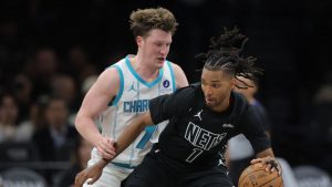 Informes: Los Lakers firman a Ziaire Williams por un año y 3 millones de dólares