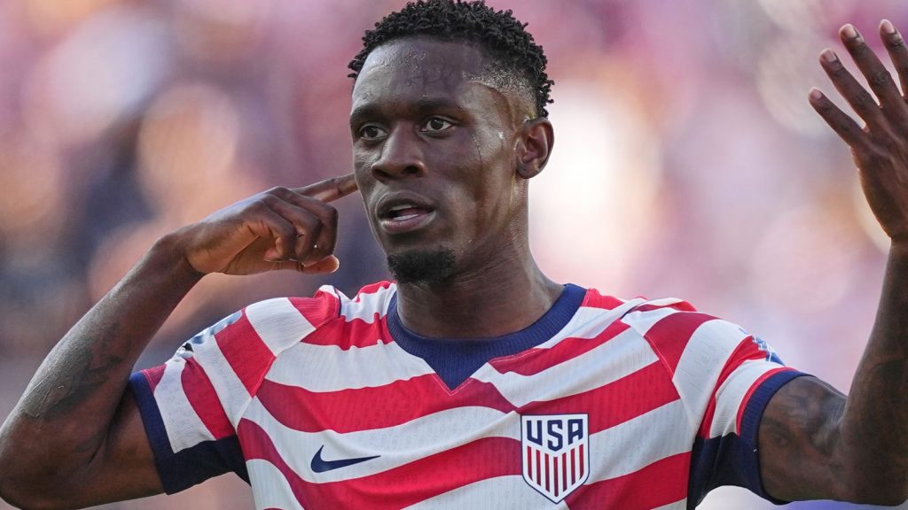 La intervención del presidente Donald Trump en la FIFA por la suspensión del Mundial seguramente “motivó bastante controversia”, dice el delantero estadounidense Folarin Balogun