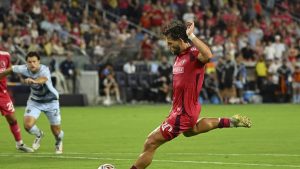 El flojo PK de Eduard Lowen eleva a St. Louis City sobre Sporting KC