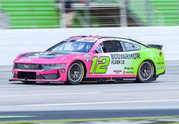 La clasificación de Window World 450 se suspendió por lluvia; Ryan Blaney posicionado en la pole